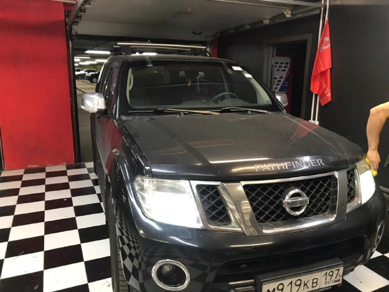 Замена лобового стекла Nissan Pathfiender r51