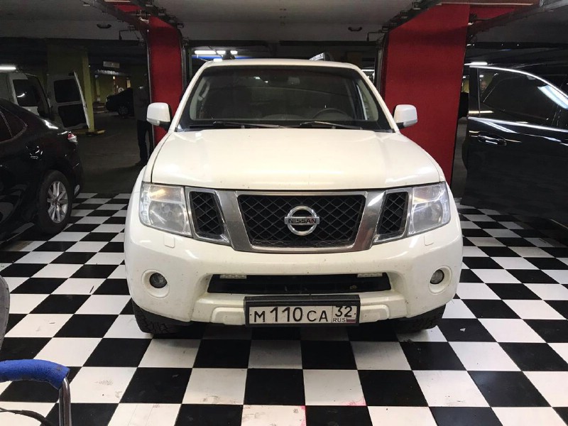 Замена лобового стекла Nissan Pathfiender r51