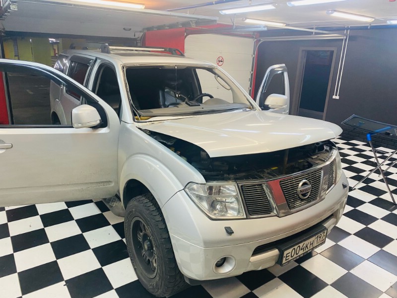 Замена лобового ветрового стекла Nissan Pathfinder R51