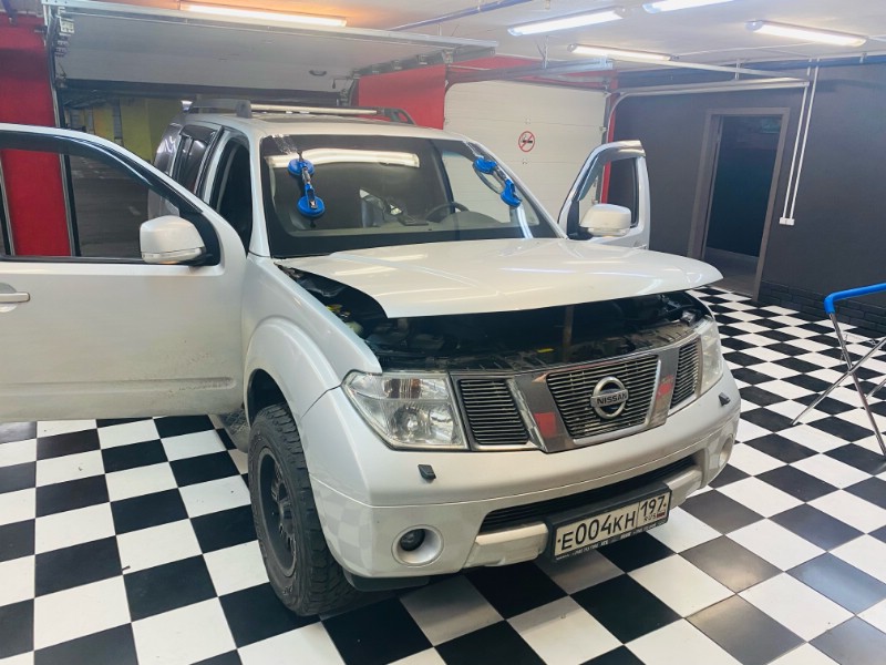 Замена лобового ветрового стекла Nissan Pathfinder R51