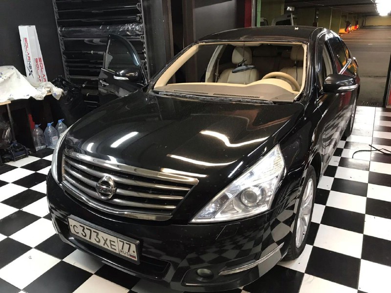 Замена лобового стекла Nissan Teana