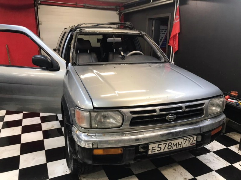 Замена лобового стекла Nissan Terrano