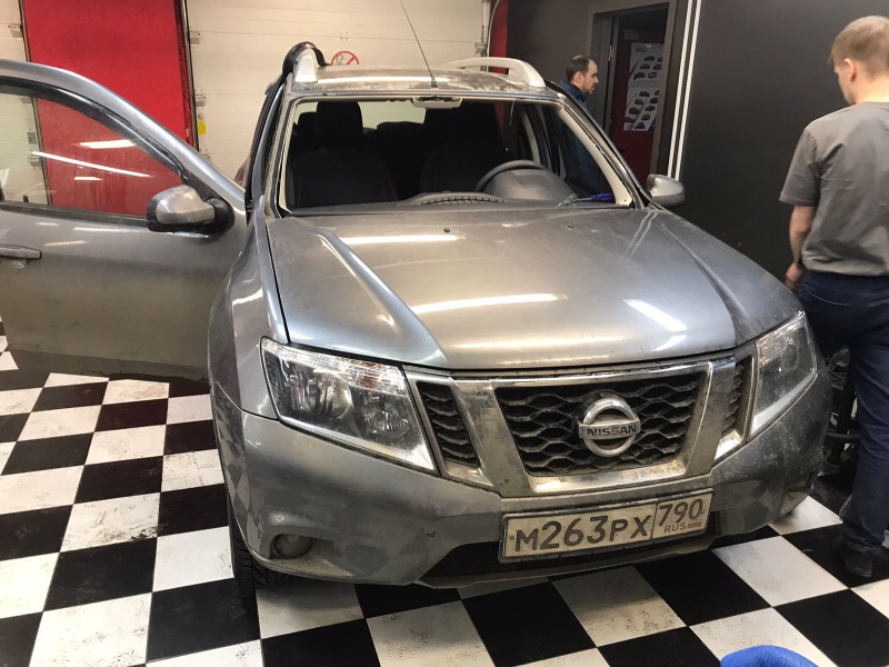 Замена лобового стекла Nissan Terrano
