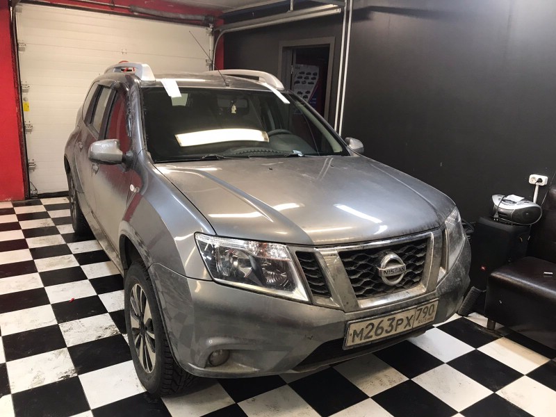 Замена лобового стекла Nissan Terrano