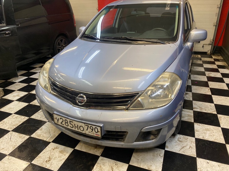 Замена лобового стекла Nissan Tiida