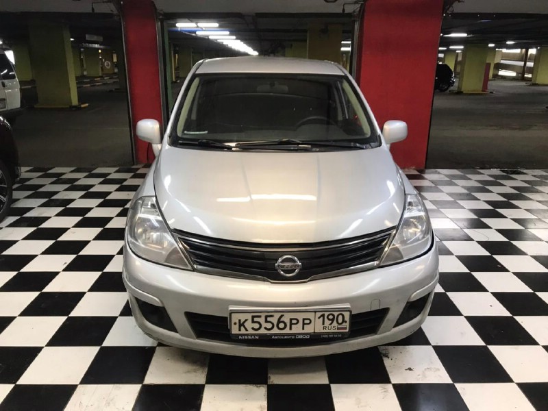 Замена лобового стекла Nissan Tiida