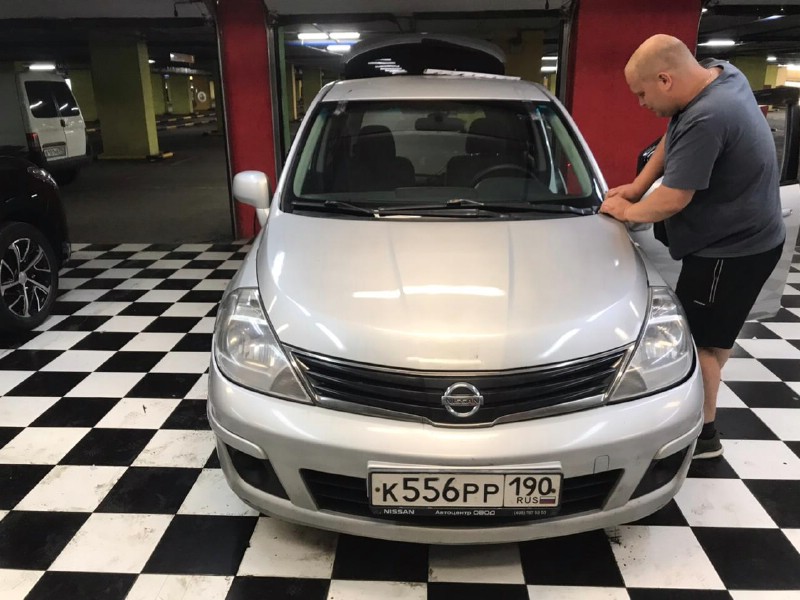 Замена лобового стекла Nissan Tiida