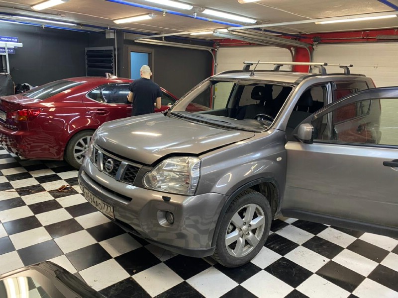 Замена лобового стекла Nissan x-trail
