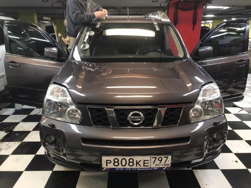 Замена лобового стекла Nissan X-trail