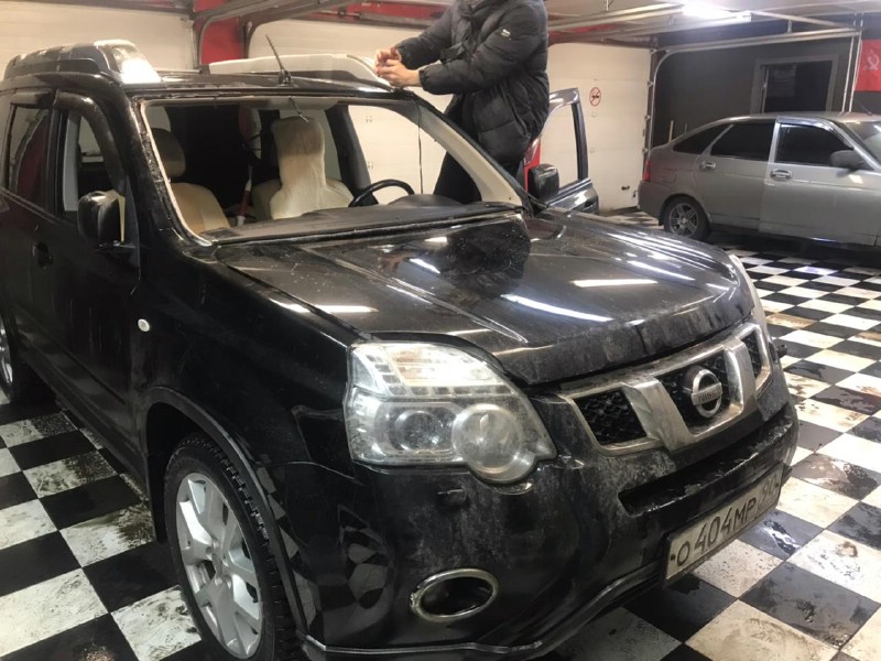Замена лобового стекла Nissan X-trail