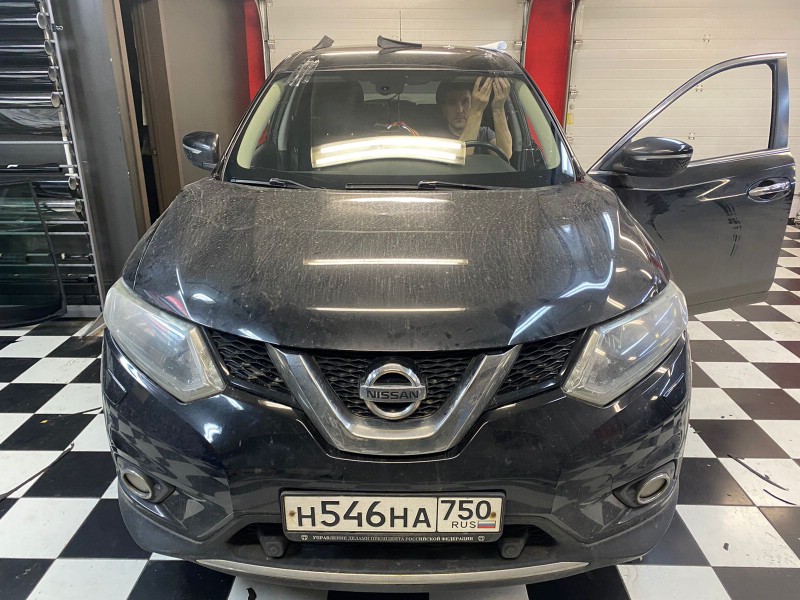 Замена лобового стекла Nissan X-trail