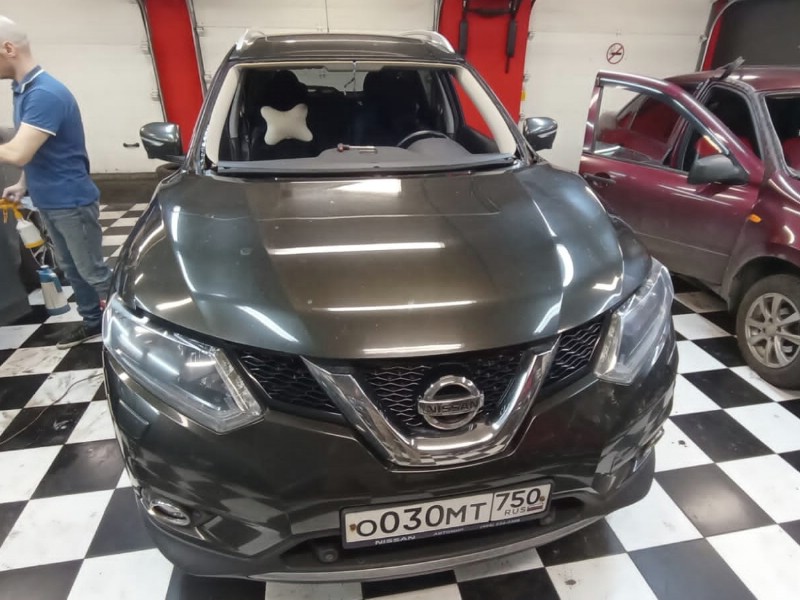 Замена лобового стекла Nissan X-trail