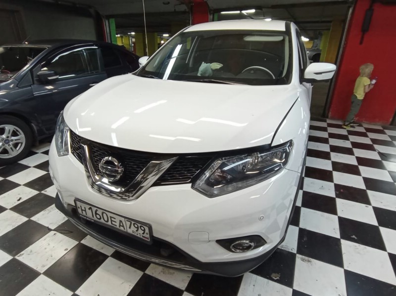 Замена лобового стекла Nissan X-trail