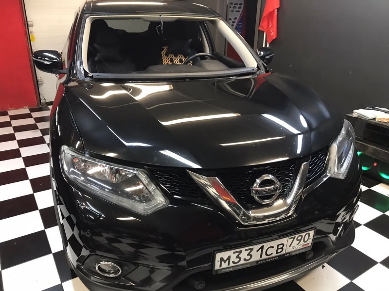 Замена лобового стекла Nissan X-Trail