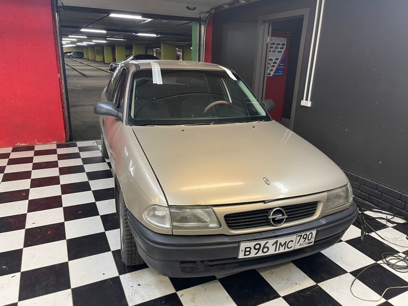 Замена лобового стекла Opel Astra F