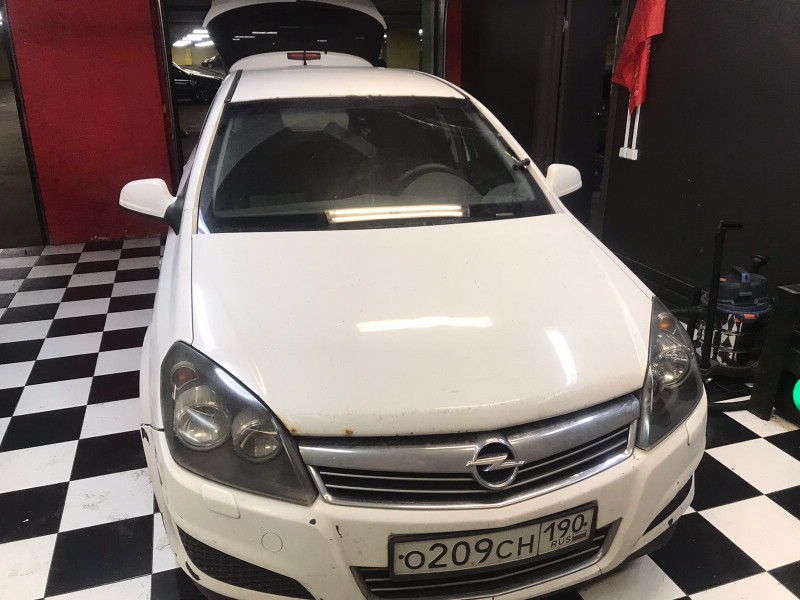 Замена лобового стекла Opel Astra H