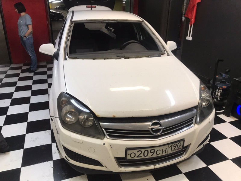 Замена лобового стекла Opel Astra H