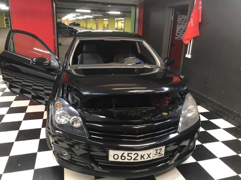 Замена лобового стекла Opel Astra H