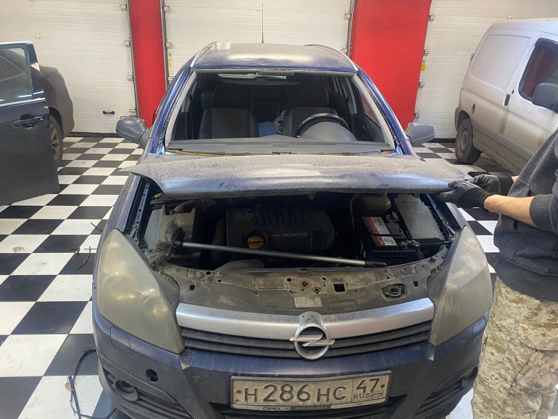 Замена лобового стекла Opel Astra H