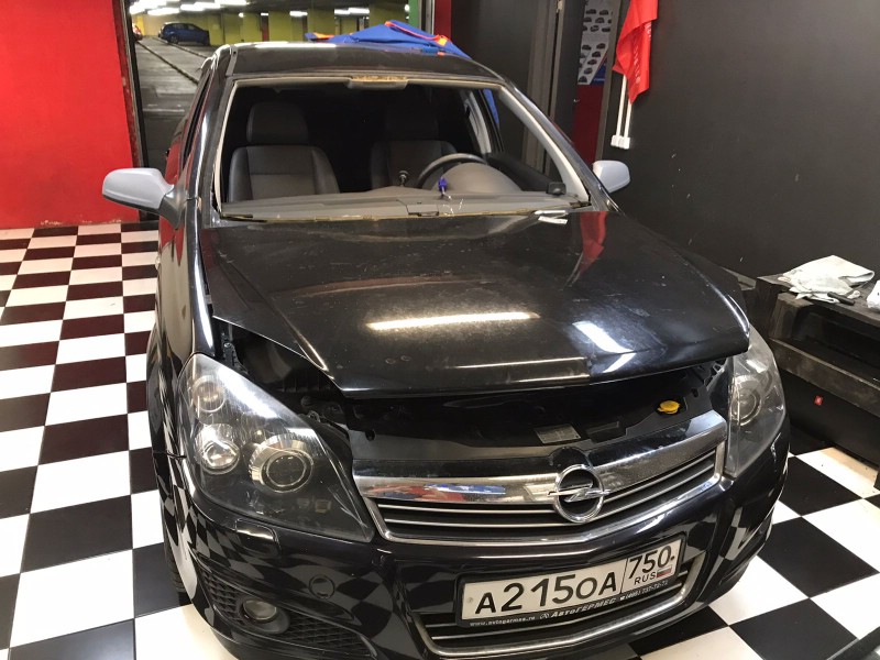 Замена лобового стекла Opel Astra H
