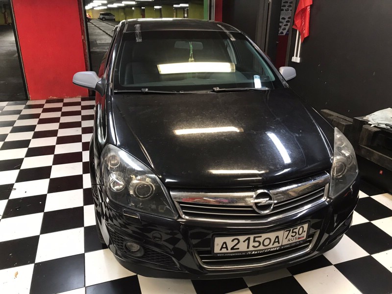 Замена лобового стекла Opel Astra H
