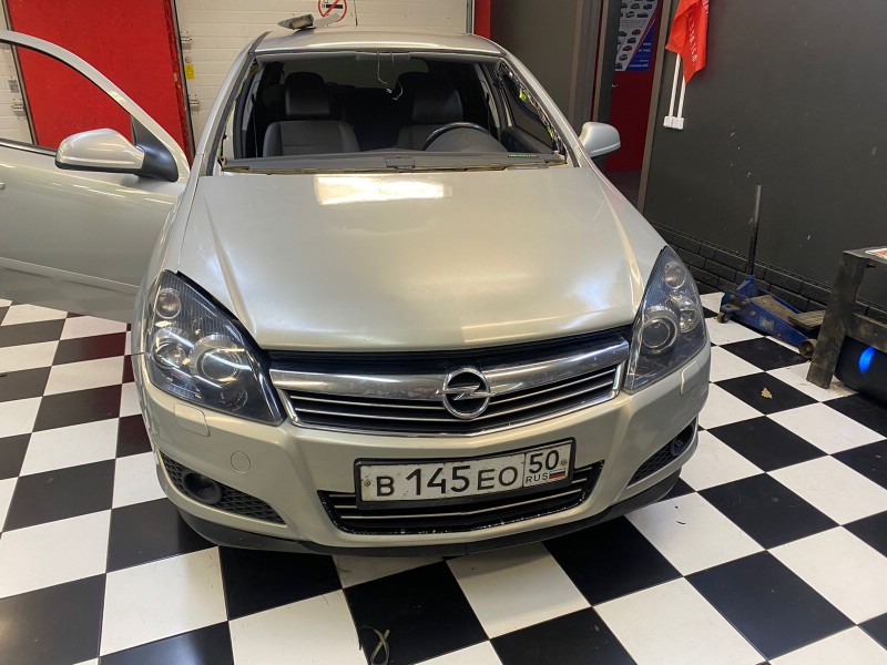 Замена лобового стекла Opel Astra H