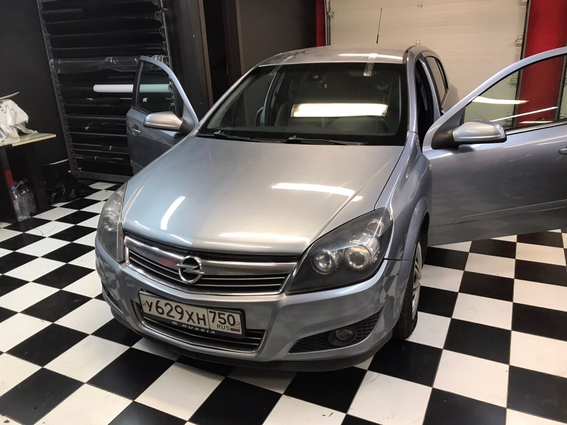 Замена лобового стекла Opel Astra H