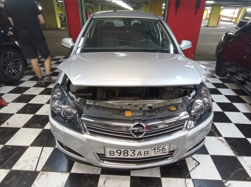 Замена лобового стекла Opel Astra H