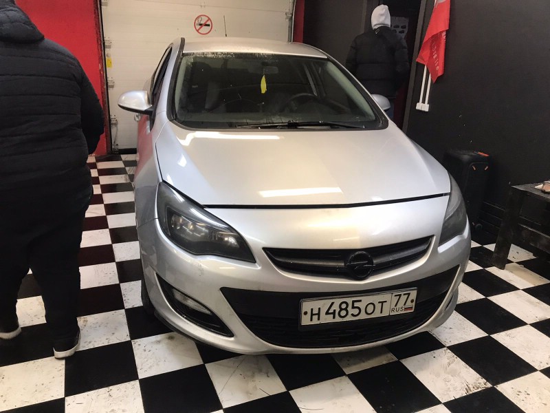 Замена лобового стекла Opel Astra J