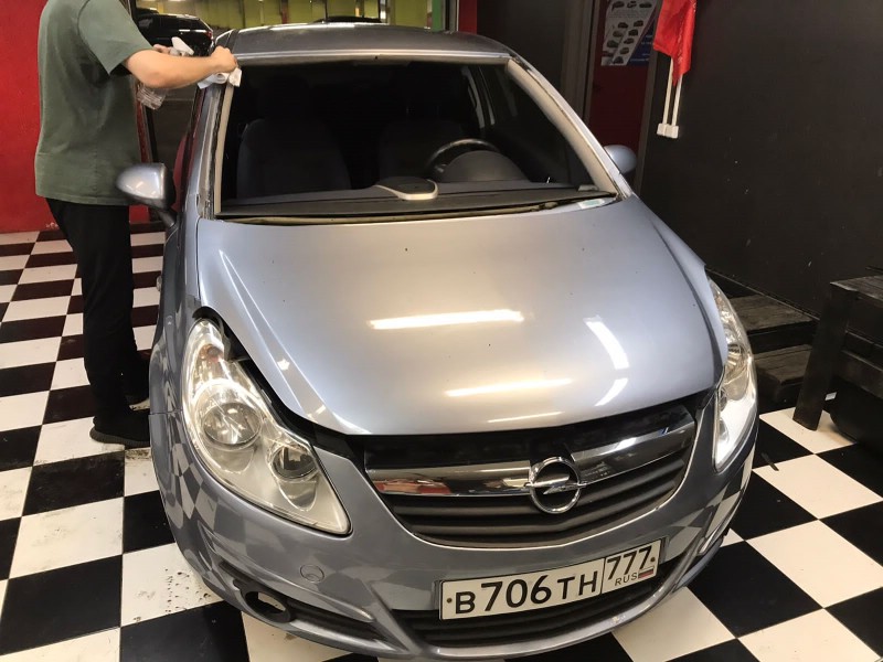 Замена лобового стекла Opel Corsa