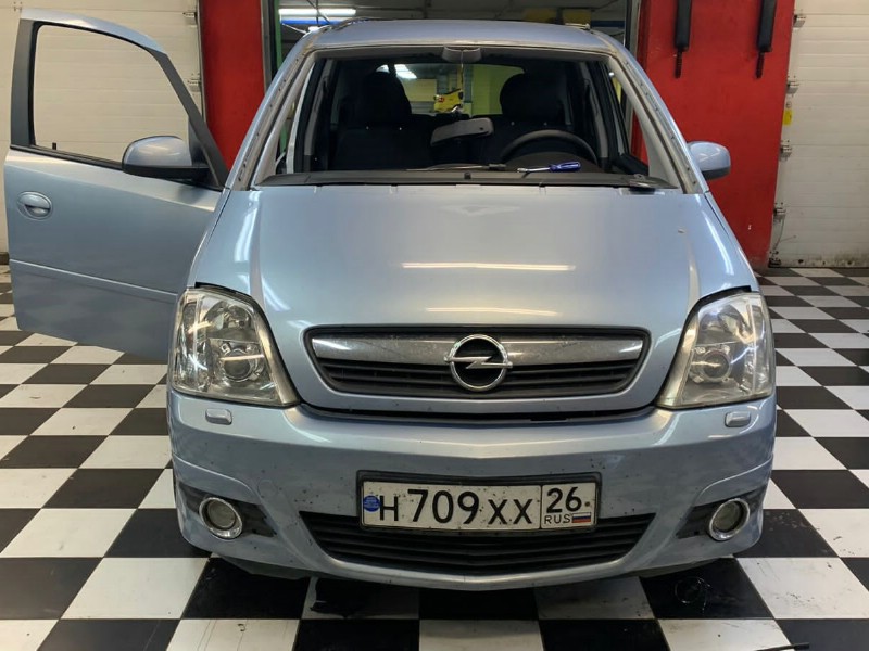 Замена лобового стекла Opel Meriva