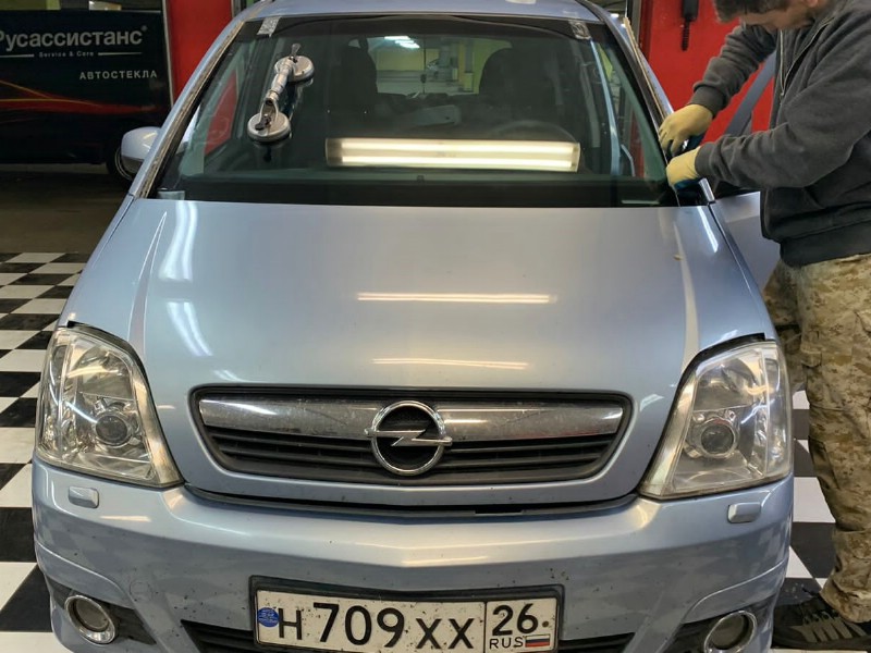 Замена лобового стекла Opel Meriva