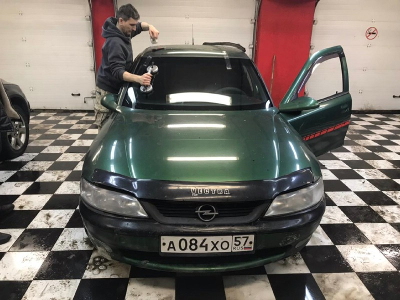 Замена лобового стекла Opel Vectra