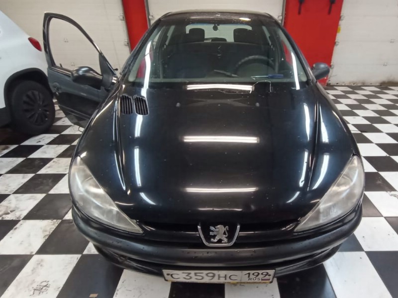 Замена лобового стекла Peugeot 206