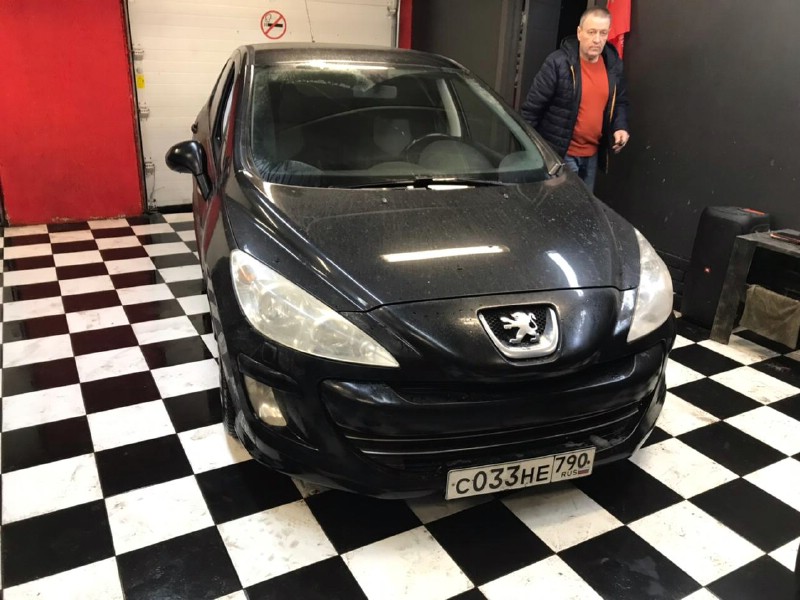 Замена лобового стекла Peugeot 308