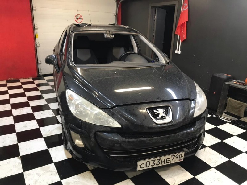 Замена лобового стекла Peugeot 308