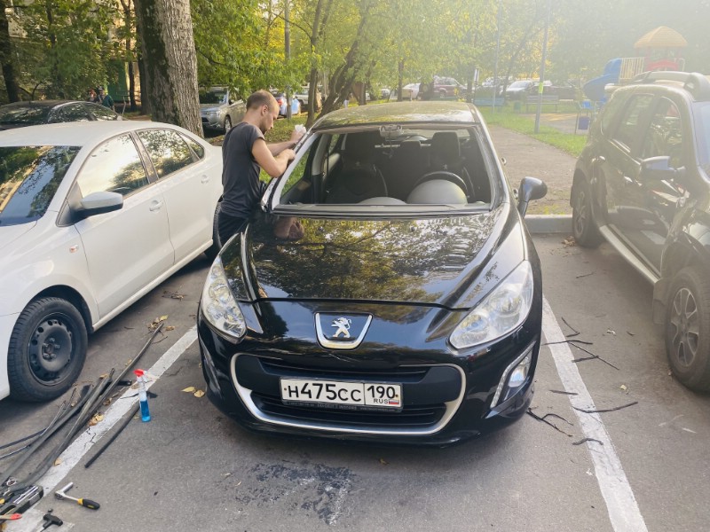 Замена лобового стекла Peugeot 308 5D HBK