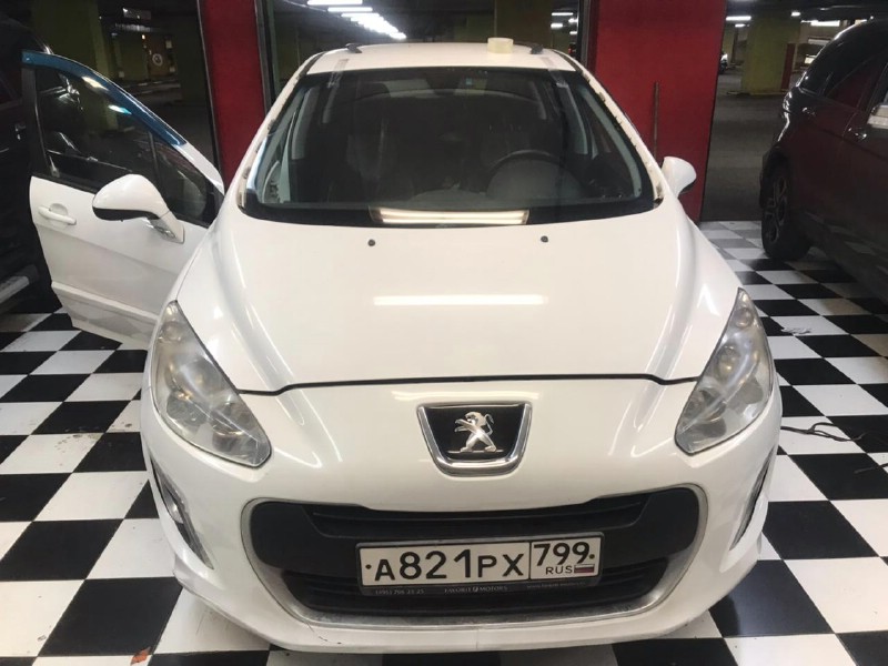 Замена лобового стекла Peugot 308
