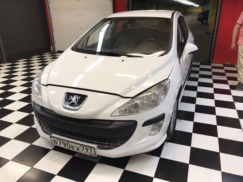 Замена лобового стекла Peugot 308