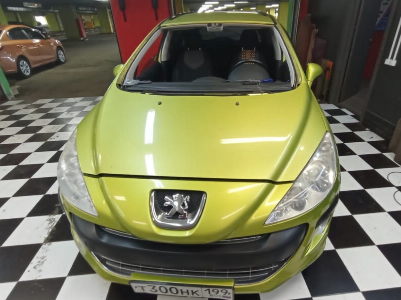 Замена лобового стекла Peugeot 308