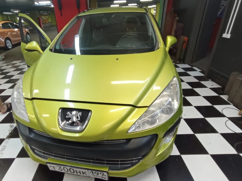 Замена лобового стекла Peugeot 308