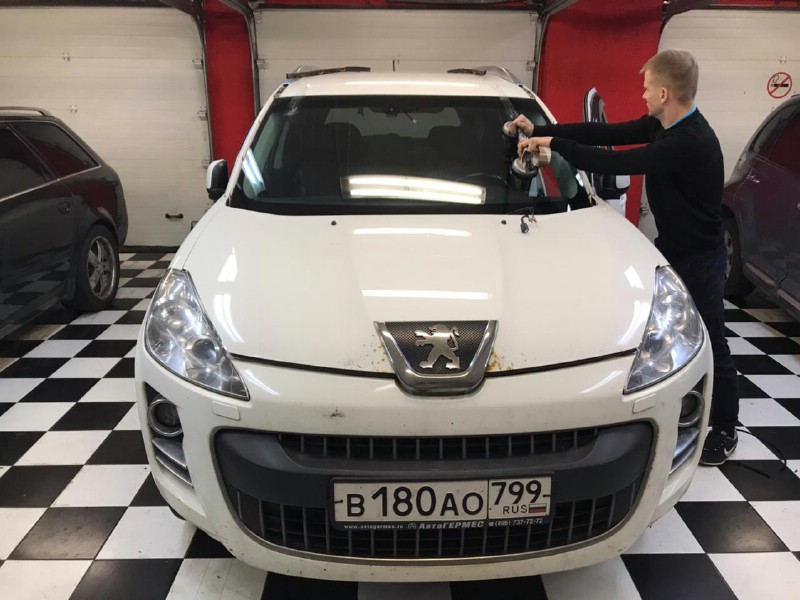 Замена лобоовго стекла Peugot 4007
