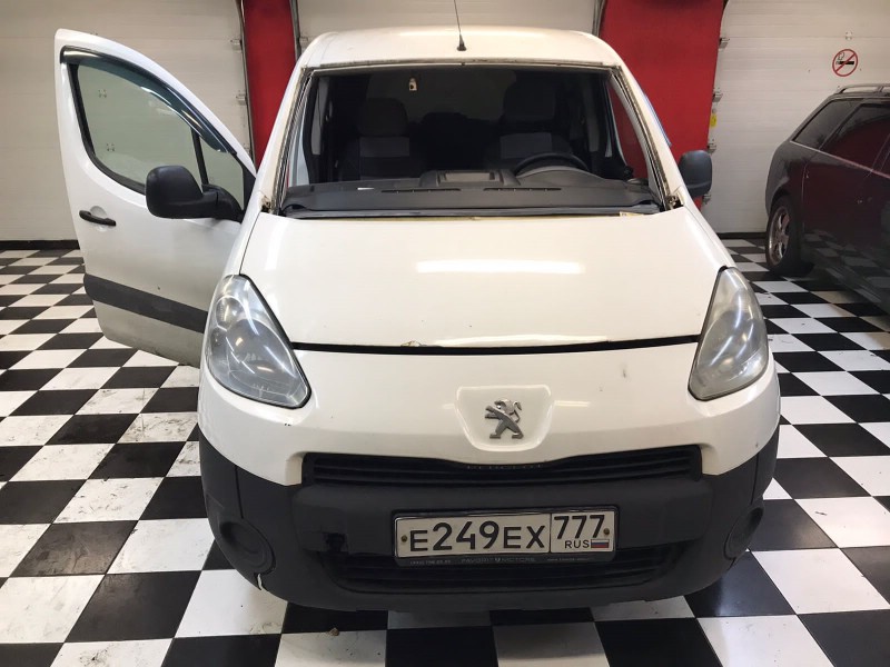 Замена лобового стекла Peugot Partner