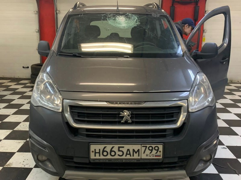 Замена лобового стекла Peugot Partner