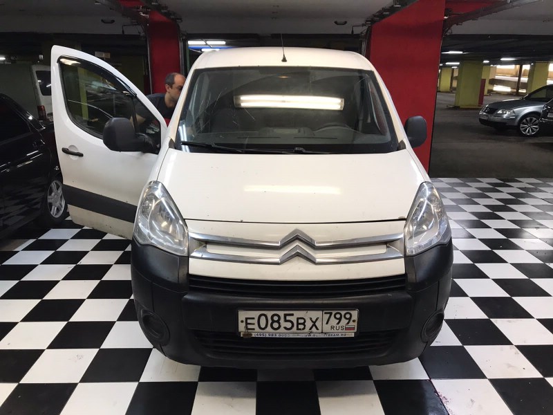 Замена лобового стекла Peugot Partner