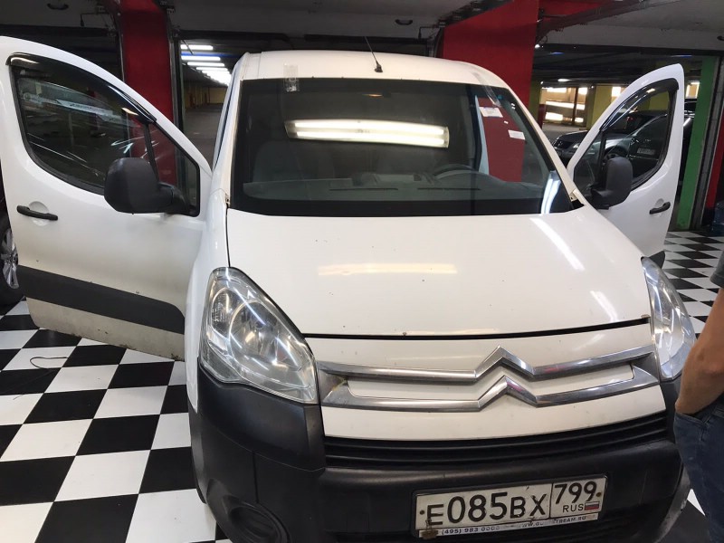 Замена лобового стекла Peugot Partner