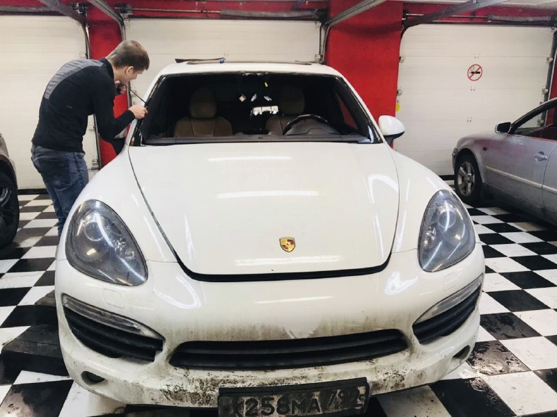 Замена лобового стекла Porsche Cayenne