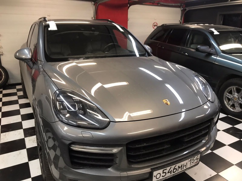 Замена лобового стекла Porshe Cayenne