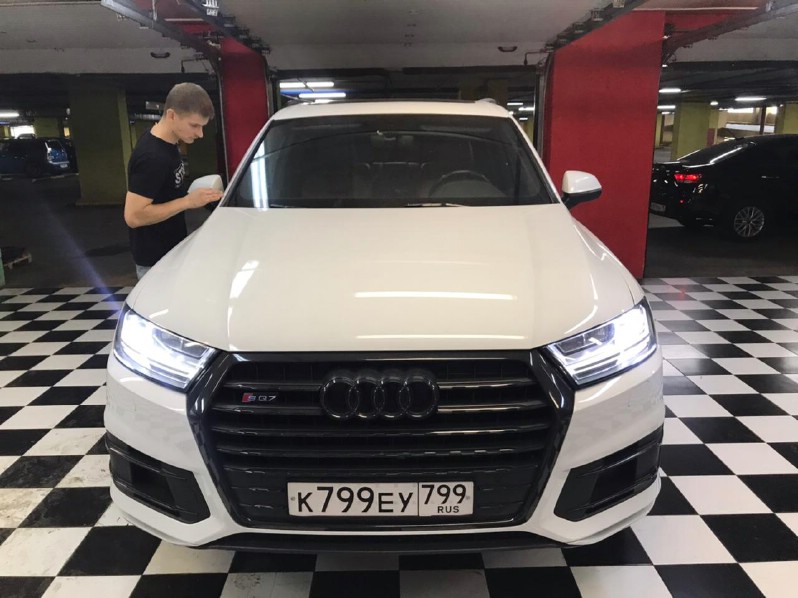 Замена лобового стекла Audi Q7