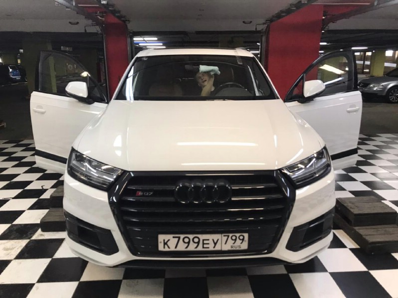 Замена лобового стекла Audi Q7